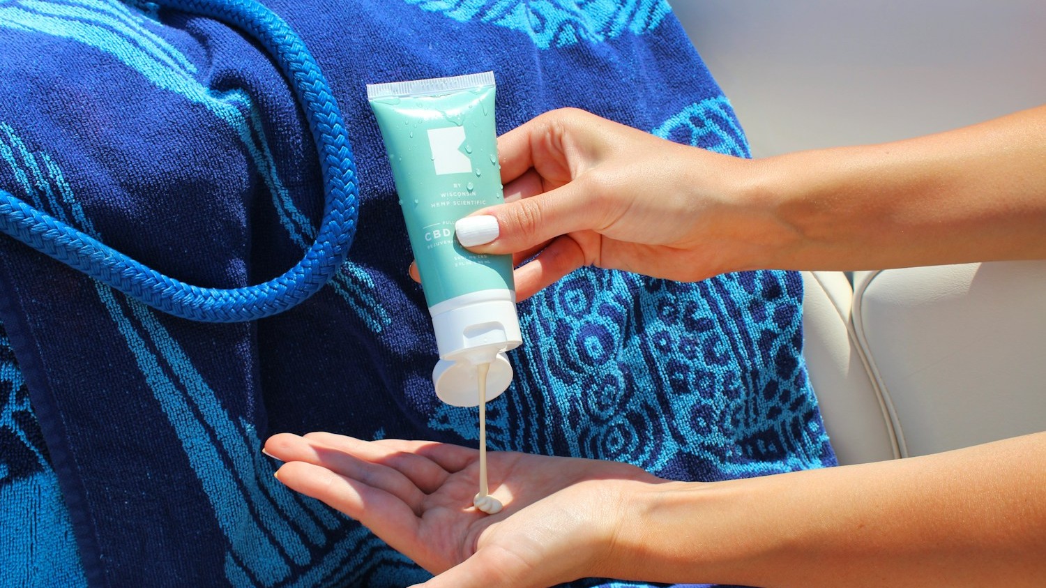 Crème solaire minérale vs chimique : comparatif dermatologique